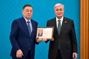 Қазақстан Президенті «Alageum Electric» Компаниялар тобының Құрылтайшысы  Сайдолла Қожабаевты «Алтын Барыс» төсбелгісімен марапаттады
