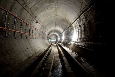 На освещение новых станций метро Алматы в час тратится около 8 тысяч тенге