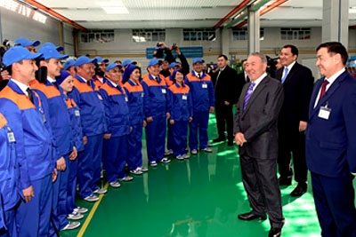 Президент Казахстана посетил Уральский трансформаторный завод