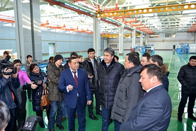 Асет Исекешев посетил Уральский трансформаторный завод